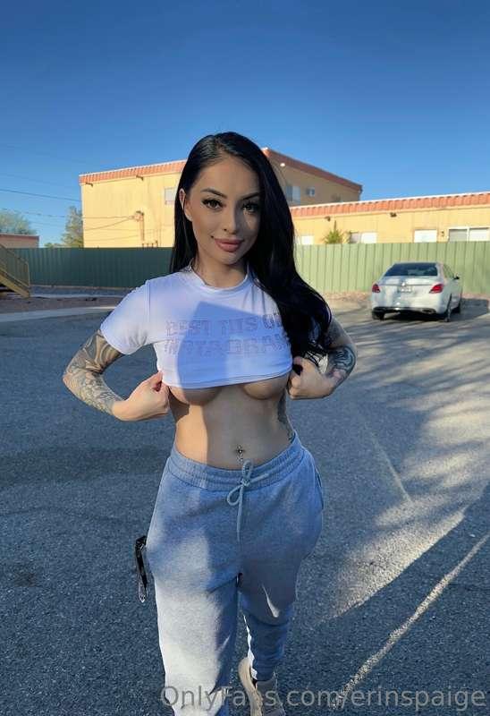 underboobs ??