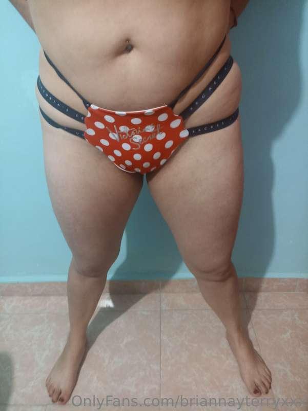 Me das amor ? 
give me love?