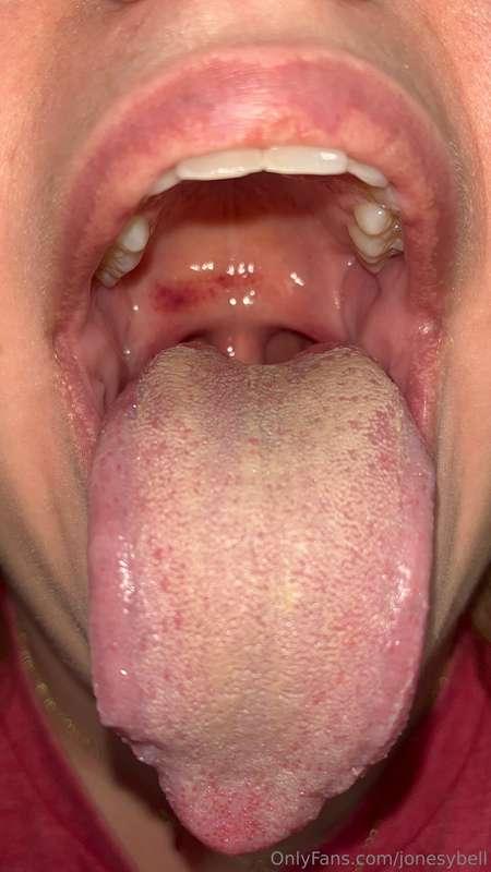 👅🎉 HUGE tongue appreciation post. 3+ minute video and almost..