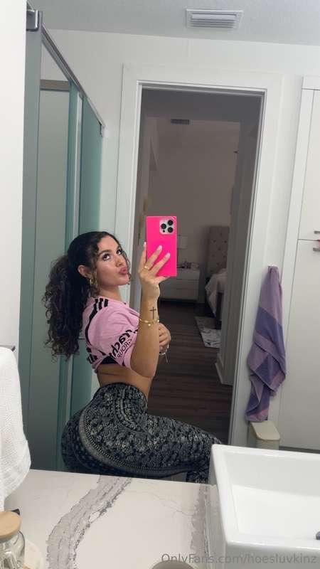 Turn on your REBILL and DM me. I'm going to spoil you with d..