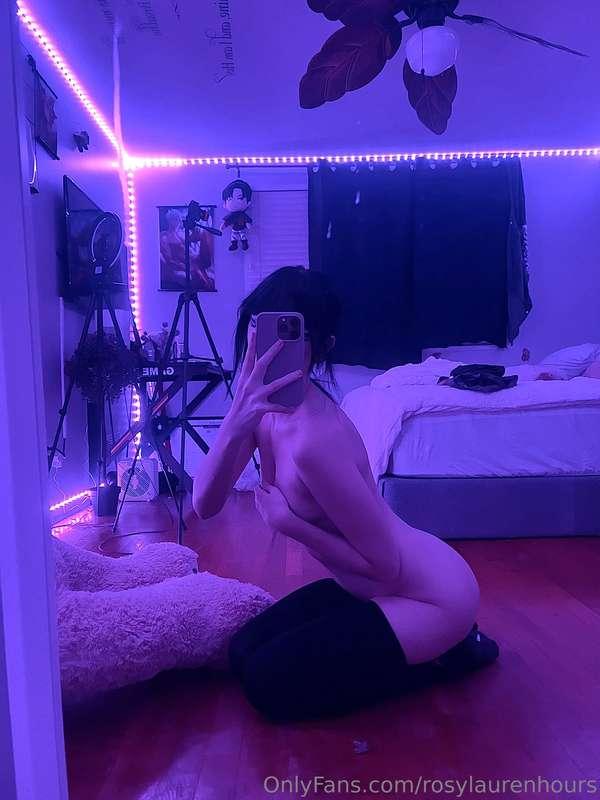 Caress me, feel my heat 🤤