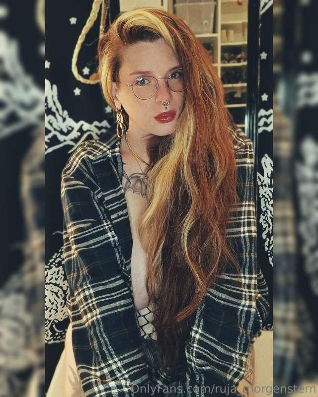 Do you want to see my giant tits, mr. lumberjack? 🪚 🪵 🫣😋😇🍈🍈🖤