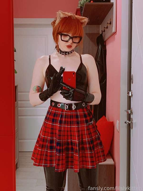 🖤❤️
#latex #schoolgirl