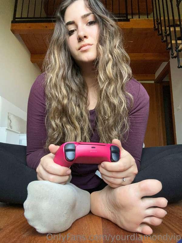 I love play videogames, do you have any console or pc? We co..
