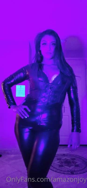 Call me your latex Queen