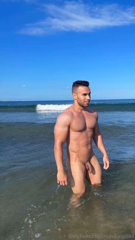 Wanna go skinny dipping with me? 🌊😈🔞