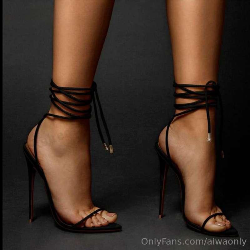 so love these elegant lacing 😍 I think they would look so go..