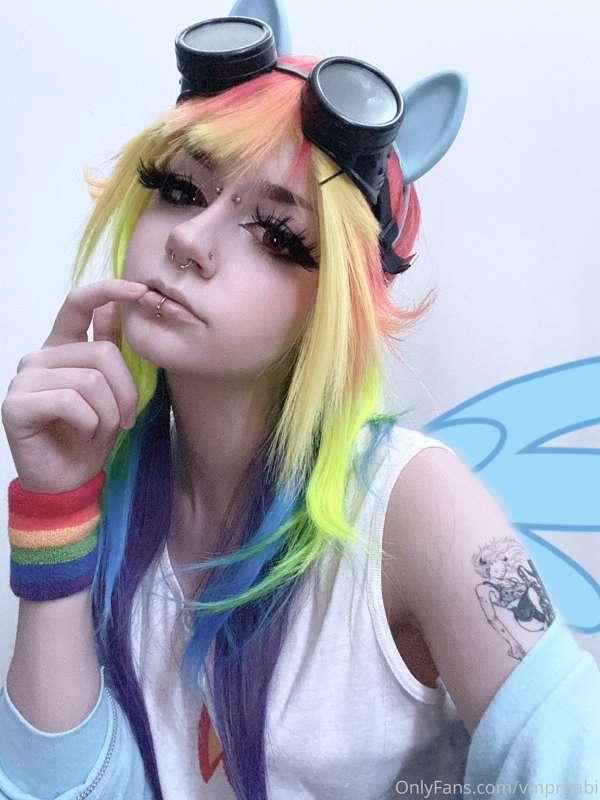 HAPPY SATURDAY 🥳 have this cute lil rainbow dash set, plenty..