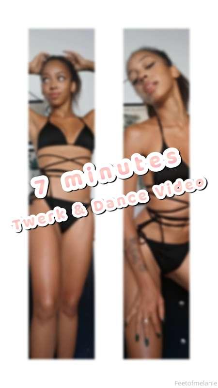 👙 ***7 MIN BIKINI DANCING*** 👙

Watch me shake it to three s..