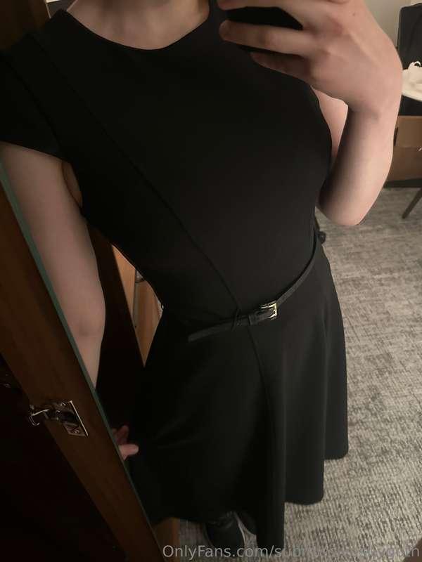 Lunchtime work fit. Someone come tell my boss to stop being ..