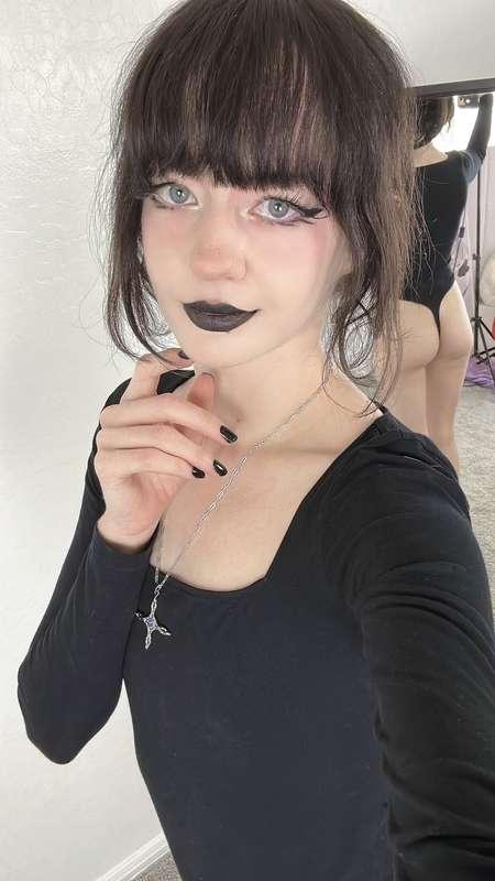 cutie goth booty 🖤🥰 wearing only the thong onesie I had on u..