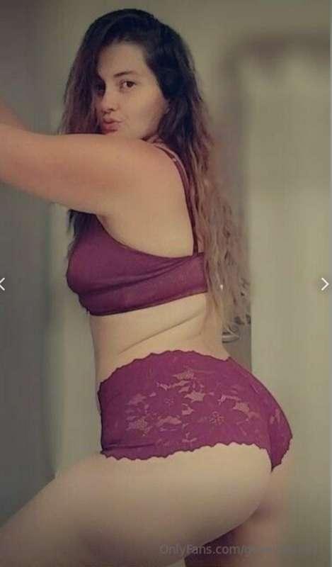 @genevieve87
Midwest Babe Genevieve
5' 2" Curvy Sexy Milf Mo..