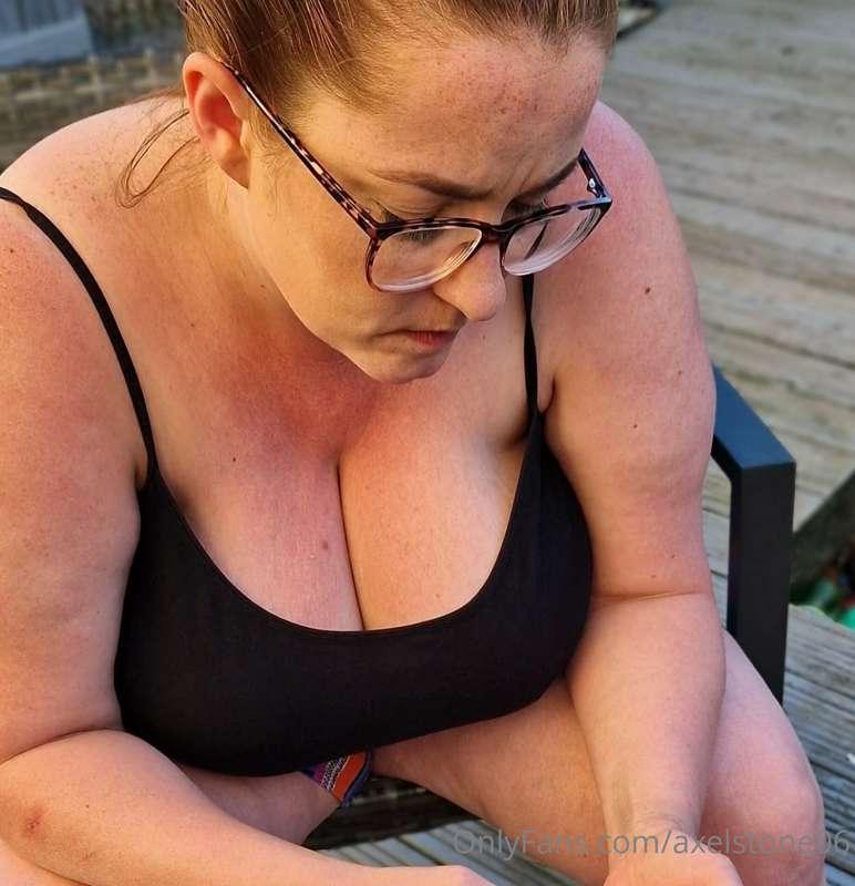 The wife braless