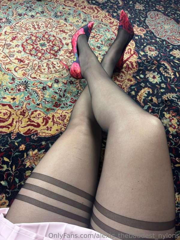 alexis_thebaddest_nylons image #0