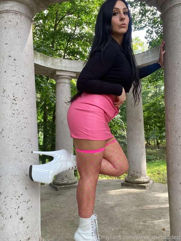 Another part of this photo shoot…🎀
You can’t resist.. 😈