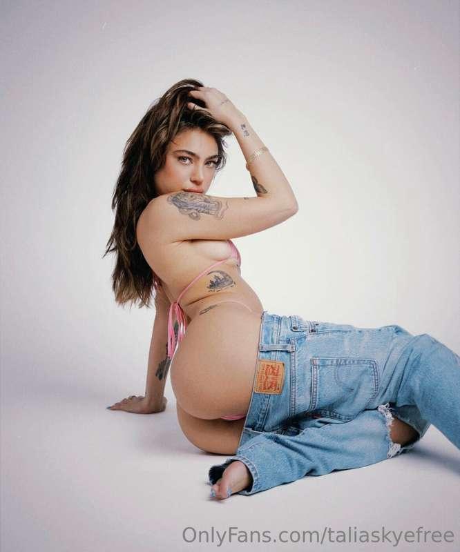 Check out my payed page baby for all new content 
@skyelia