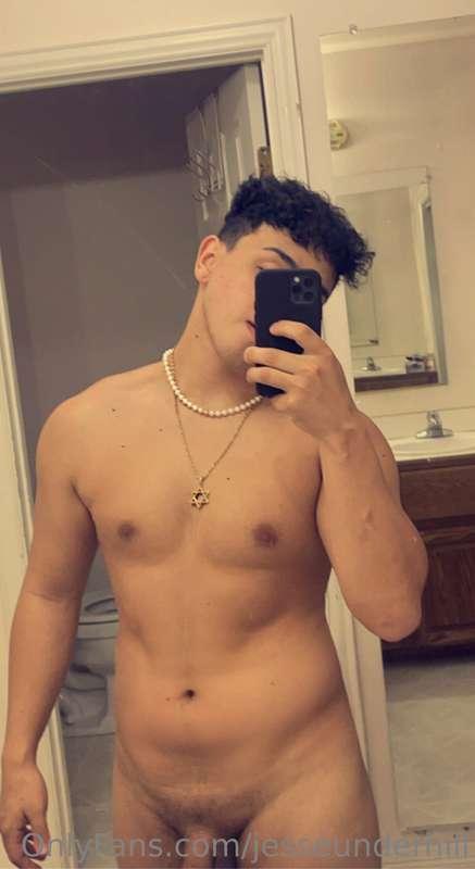 got off a workout 🥱 now i’m going to take a shower 😉