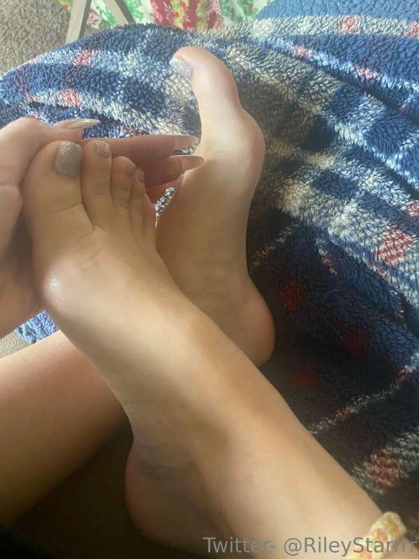 Sparkle toe nails❤️
