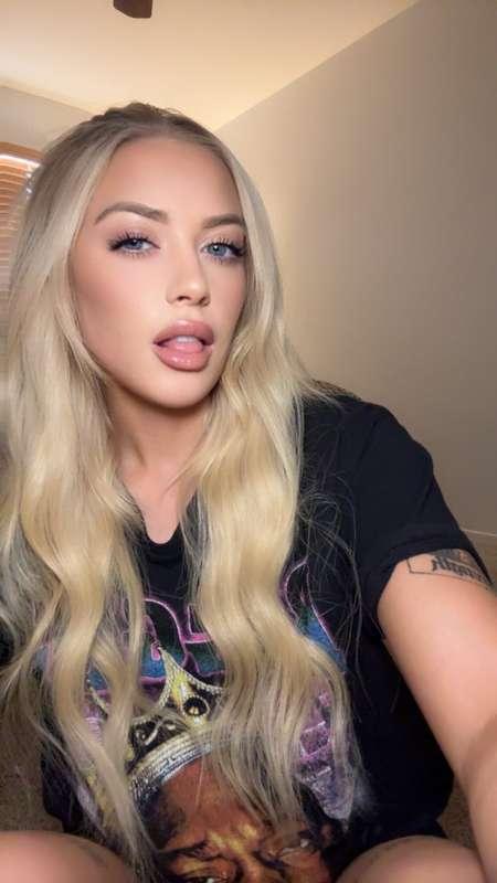 Keep my mouth busy babe👅