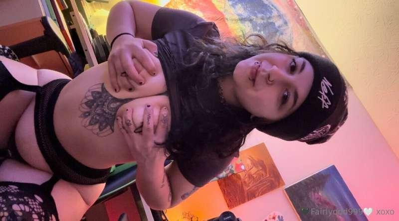 Boobies and wittle smiles🤭