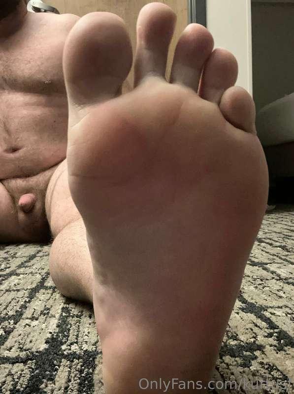 Anyone want to come work on my feet before they work on my c..