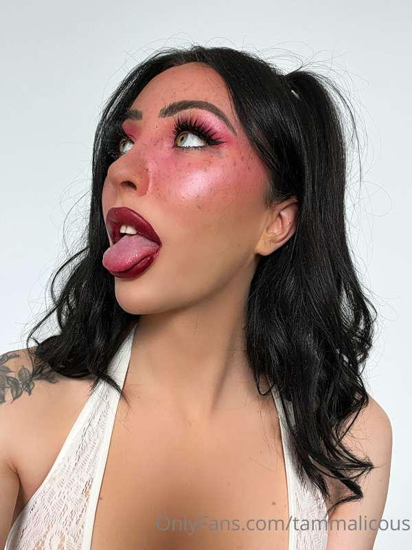 Insert penis here 💋👅