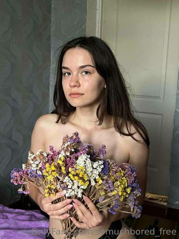 Wanna see one more flower below? 😈