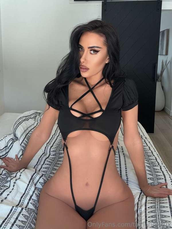 Should I do a stream on Onlyfans in 1 hour?😏