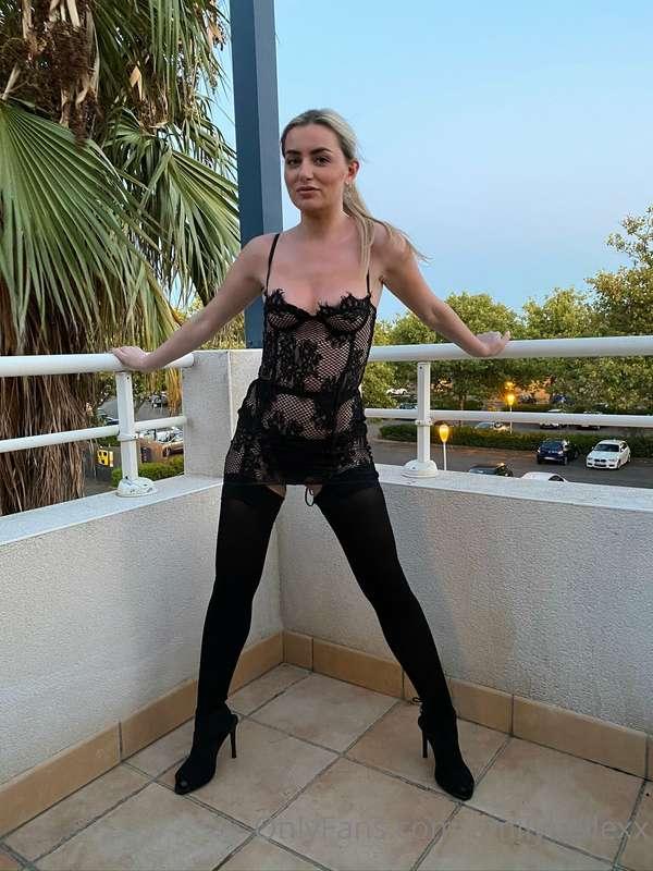 August 2020:
Posing in Cap d’Agde ☺️🥰
