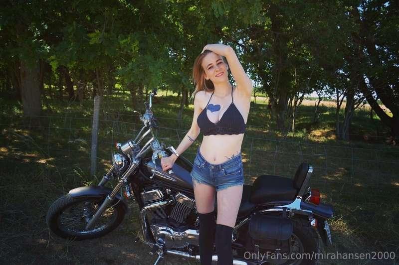 mirahansen2000 image #1