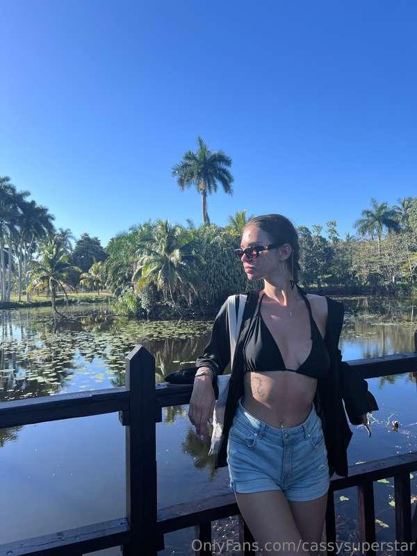 Can you tell the size of a girl's boobs without seeing her w..