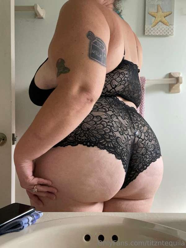 Trying on just a few of the outfits I got. I can’t wait to m..