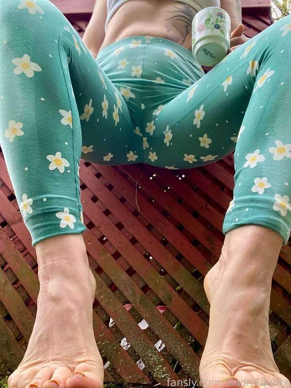 Good Morning 💛


#pee #peeing #piss #pissing #coffee #leggings #wetting #feet #fetish #milf #cougar #amateur #american 