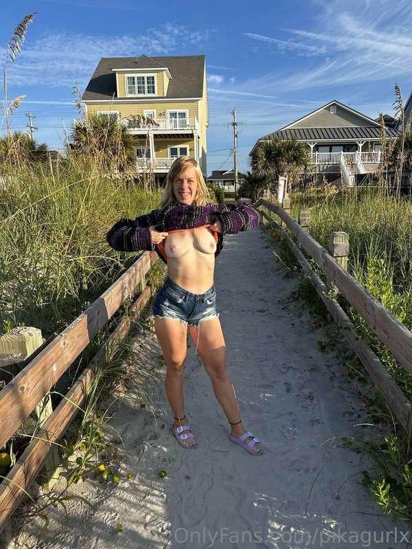 Sandy boobs
