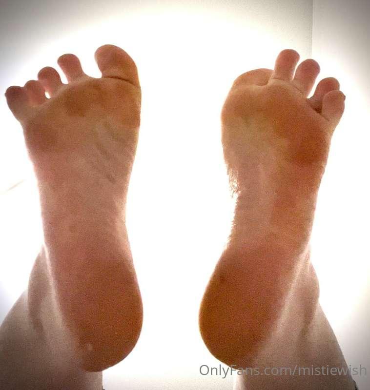Would you let me step on you? 😈👸