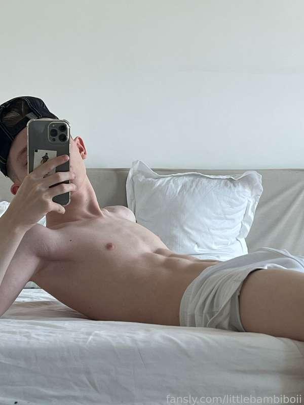 come here bb I'll show you something 😈🍆


#gay #twink #boy #dick #cock #abs 