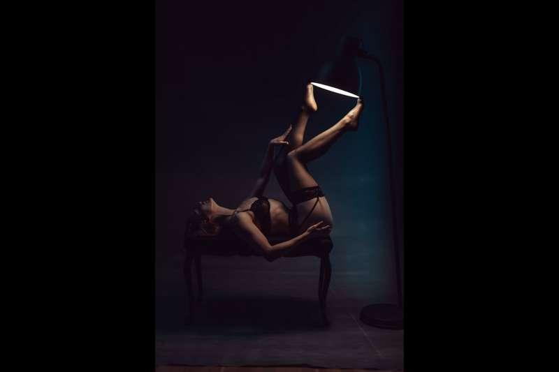 Zsan of Sweden - One girl one lamp :Camera Roll