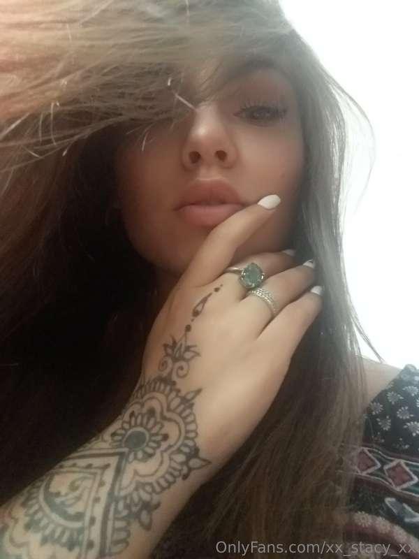 Girl, like a guitar) pick up the pavla strings and she will ..