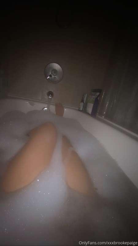 Relaxing bath time 🥰