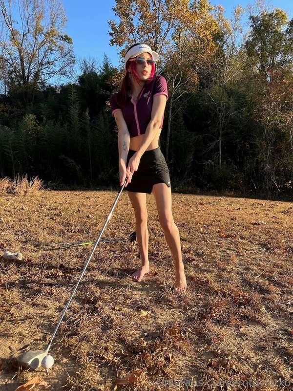 Your favorite barefoot bev cart girl⛳️🏌🏻‍♀️