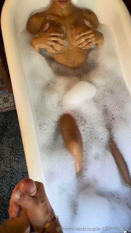 I’m sending out a ***FREE*** cumshot video‼️💦  But, you’ll o..
