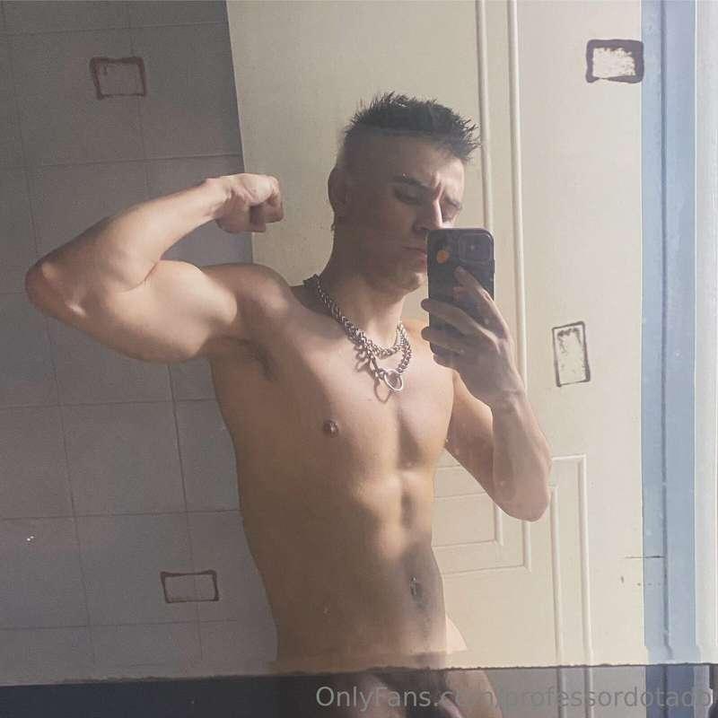 🇨🇴🇨🇴Check out Angel @angel69kore with Colombia 🇨🇴 a sexy guy..