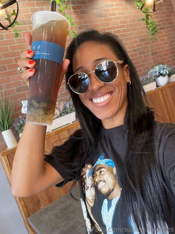 I secured the ‘bag’ 🥤 the very delicious, boba topped, caffe..