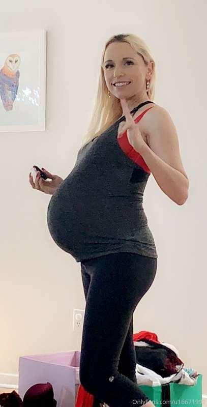 Look at that belly!!
