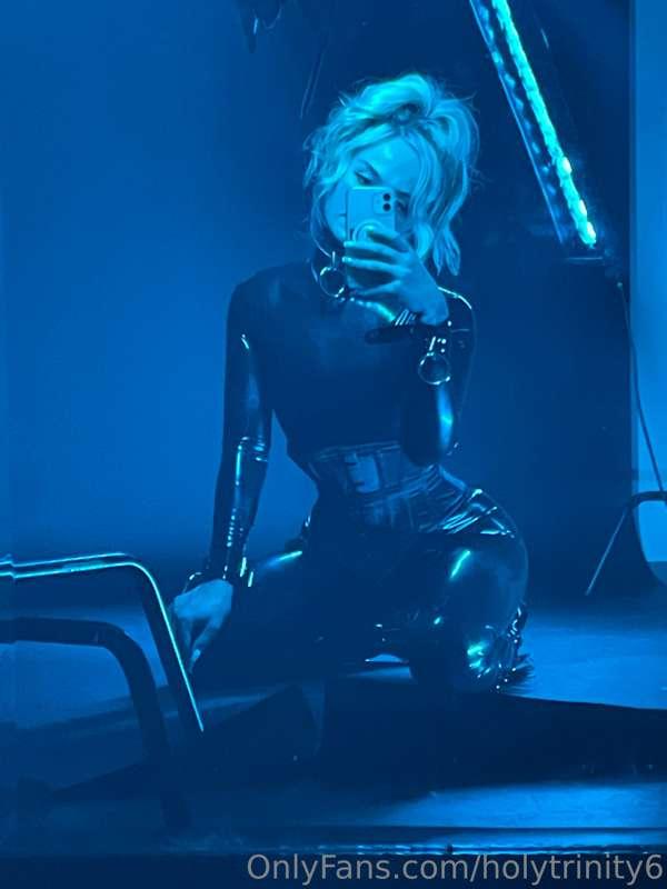 Just got my catsuit 💦 should I use my vibrator while wearing..