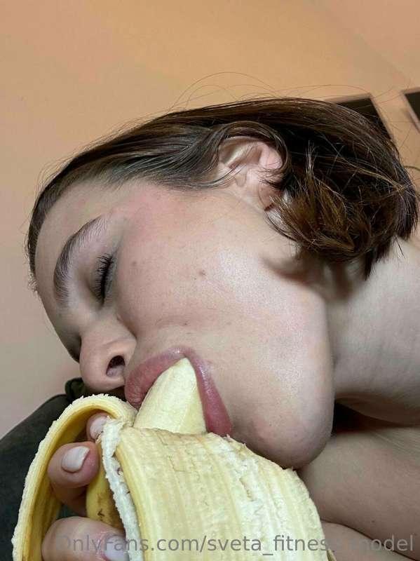 I wishhhh it was your dick !! I am so thirsty