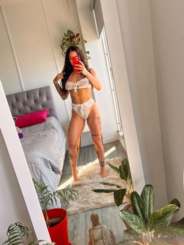 Mirror selfies for this beautiful Monday! 🎄♥️
Good morning g..