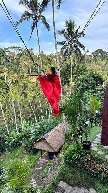 Swinging high above the jungle in Bali 🌿I still remember tha..