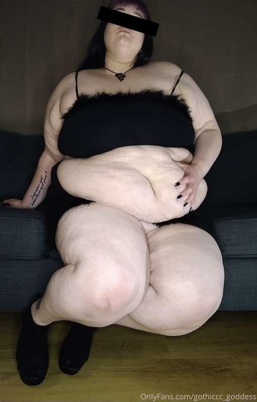 Swipe to free the titties👀