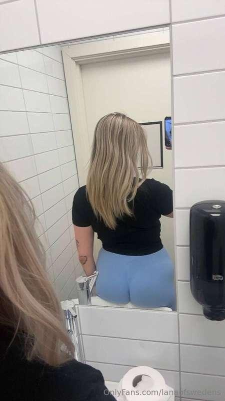 Det finns fler från samma tillfälle… men dom är hemliga.. ia..